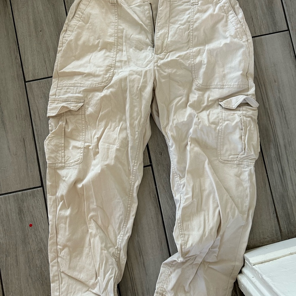 Old Navy Women’s Light Tan Cargo Pants